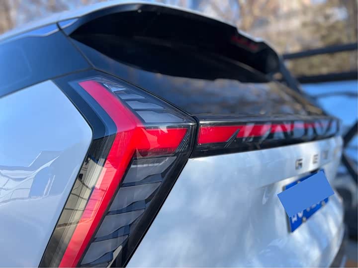 Фото 22 - Geely Atlas L