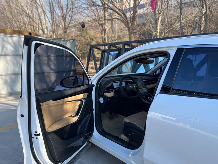 Фото 3 - Geely Atlas L