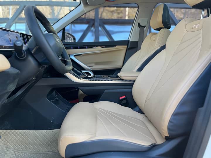 Фото 5 - Geely Atlas L