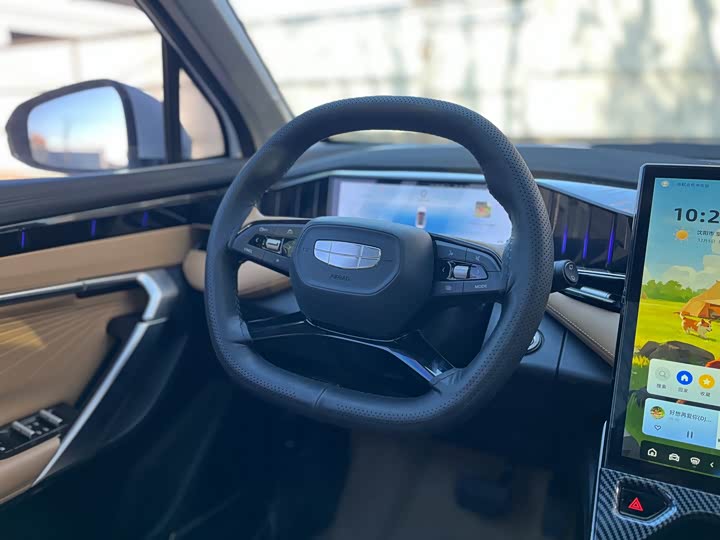 Фото 9 - Geely Atlas L