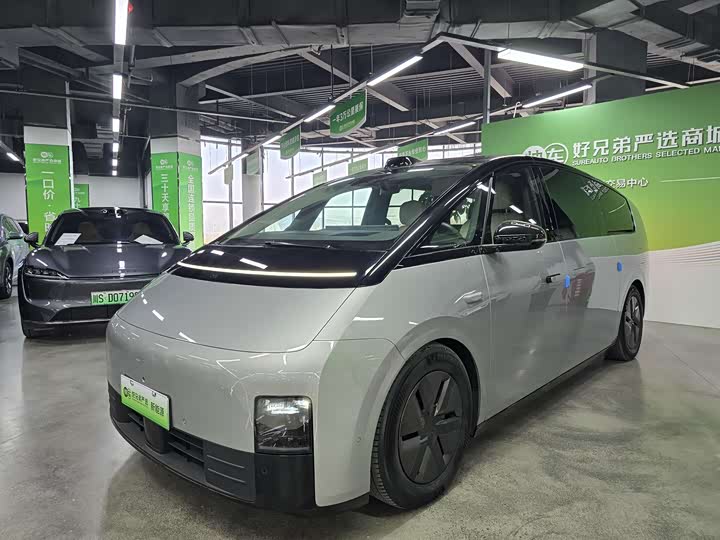 Фото 1 - LiXiang Mega