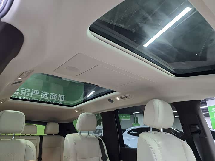 Фото 15 - LiXiang Mega