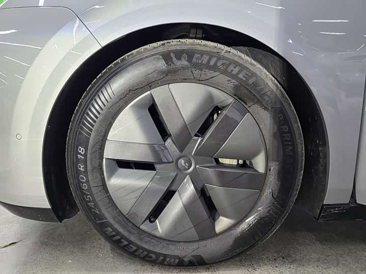 Фото 16 - LiXiang Mega