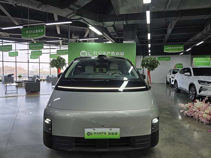 Фото 2 - LiXiang Mega