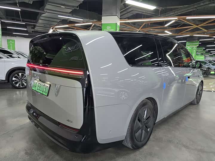 Фото 4 - LiXiang Mega