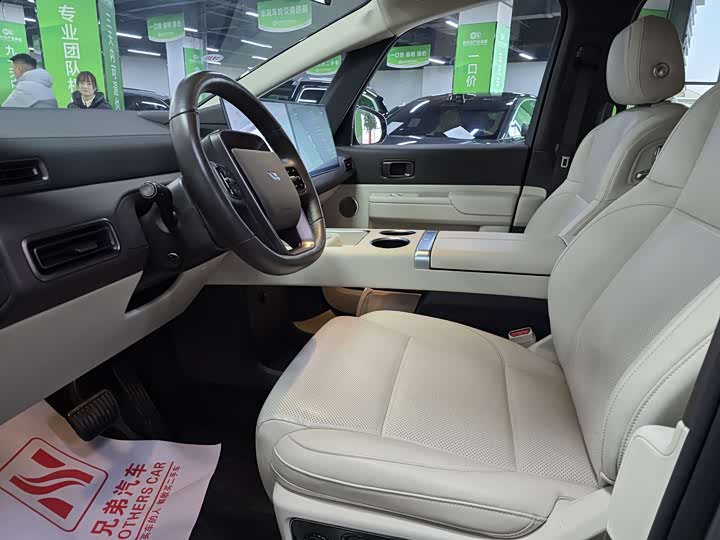 Фото 5 - LiXiang Mega