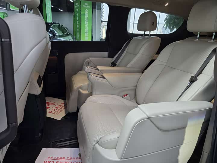 Фото 6 - LiXiang Mega