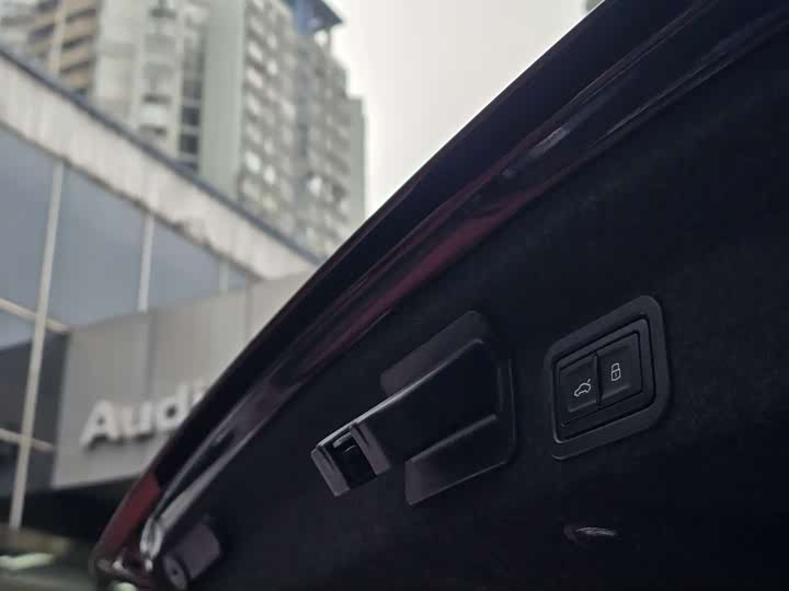 Фото 10 - Audi A6L