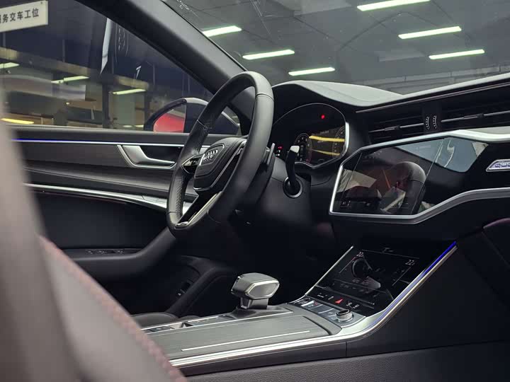 Фото 12 - Audi A6L