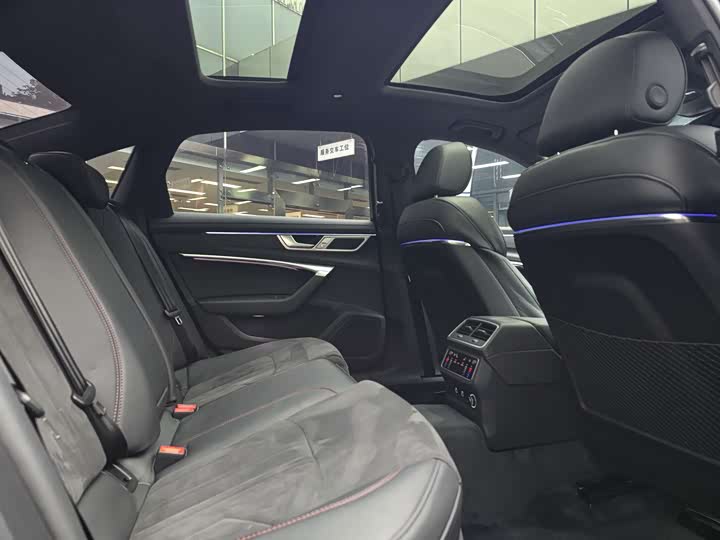 Фото 13 - Audi A6L