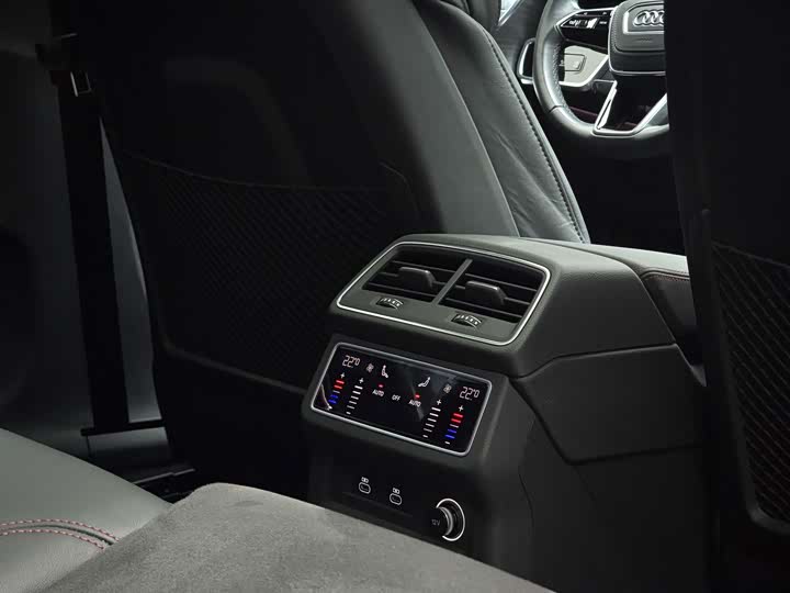 Фото 14 - Audi A6L