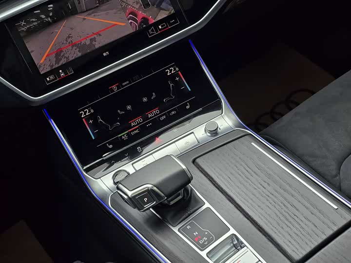 Фото 18 - Audi A6L