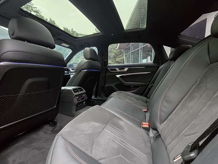 Фото 19 - Audi A6L