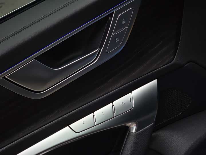 Фото 21 - Audi A6L