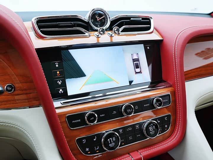 Фото 15 - Bentley Bentayga