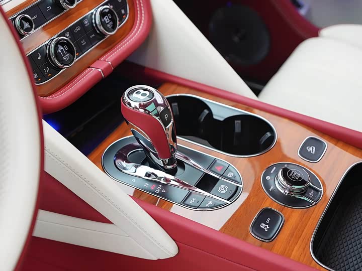 Фото 18 - Bentley Bentayga