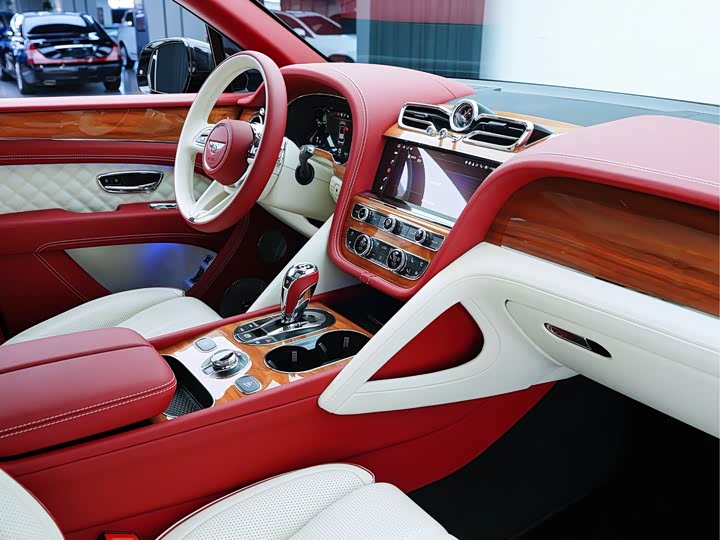 Фото 9 - Bentley Bentayga