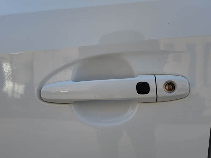 Фото 20 - Toyota Yaris L Hatchback