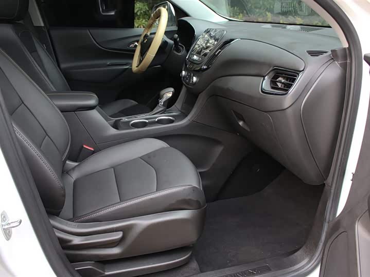 Фото 10 - Chevrolet Equinox