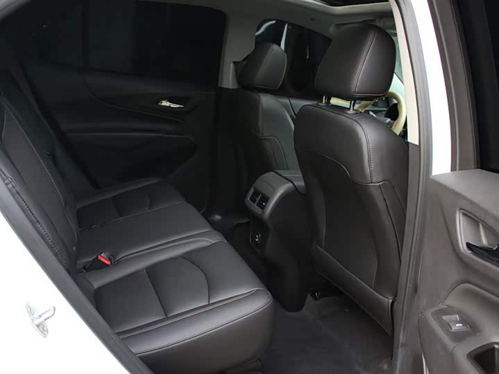 Фото 11 - Chevrolet Equinox