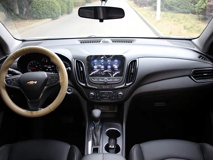 Фото 12 - Chevrolet Equinox