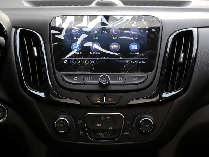 Фото 13 - Chevrolet Equinox