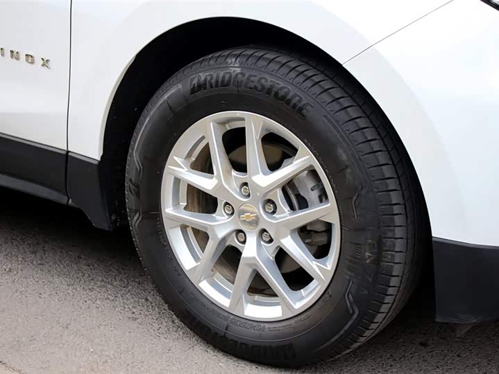 Фото 19 - Chevrolet Equinox