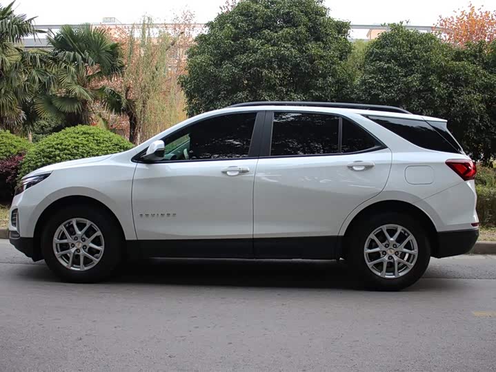 Фото 4 - Chevrolet Equinox
