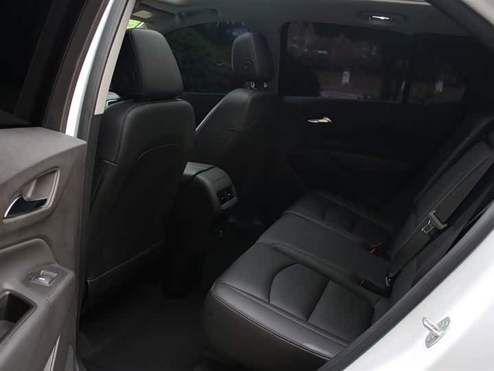 Фото 9 - Chevrolet Equinox