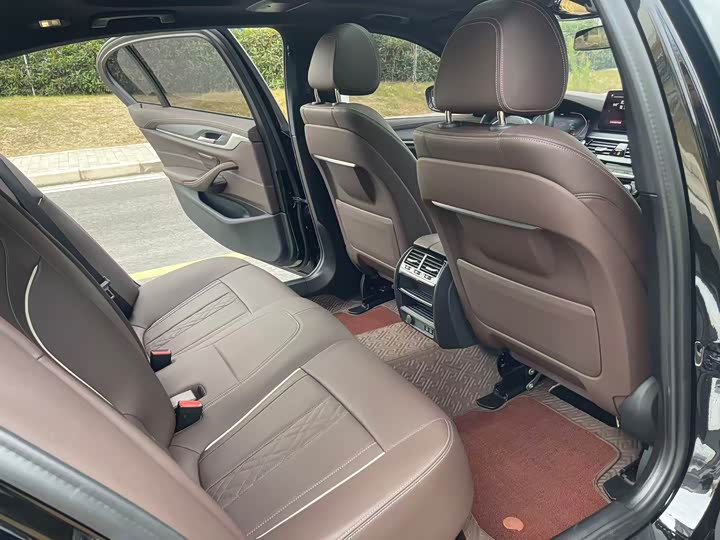 Фото 13 - BMW 5 Series