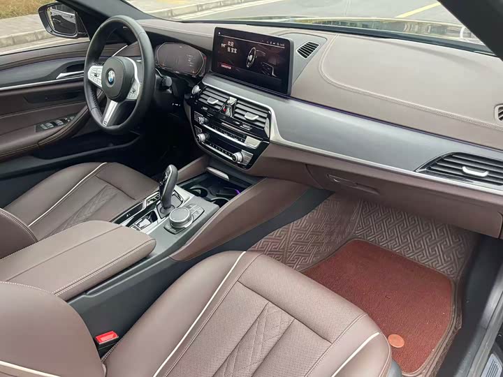 Фото 15 - BMW 5 Series