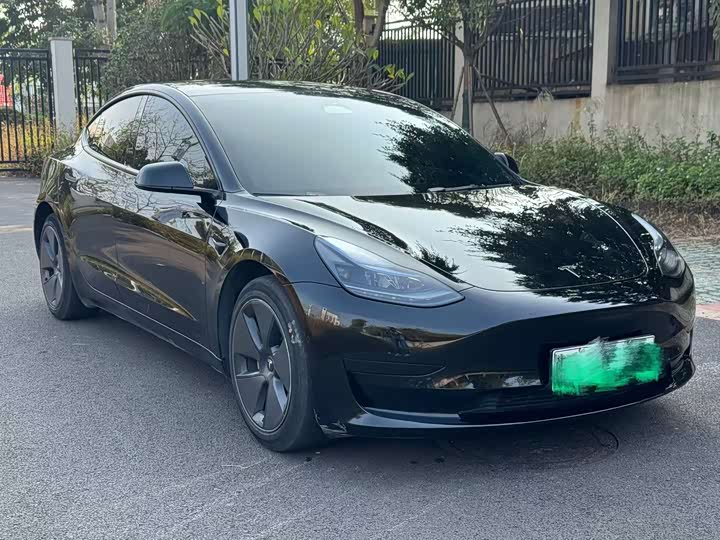 Фото 3 - Tesla Model 3