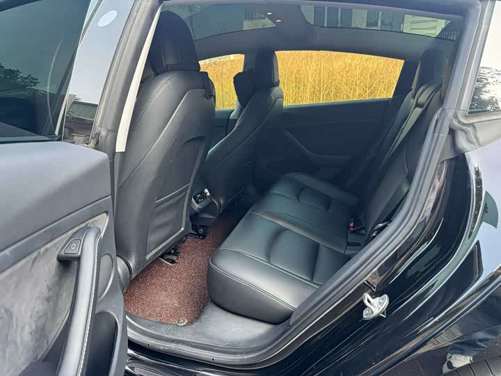 Фото 7 - Tesla Model 3