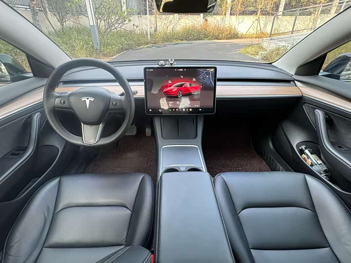 Фото 8 - Tesla Model 3