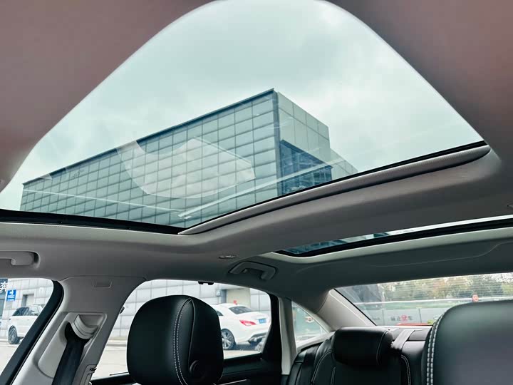 Фото 13 - Audi A6L