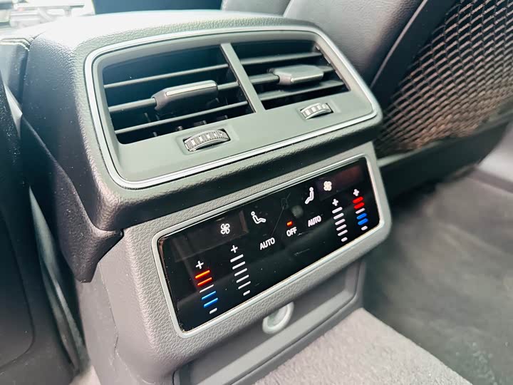 Фото 15 - Audi A6L