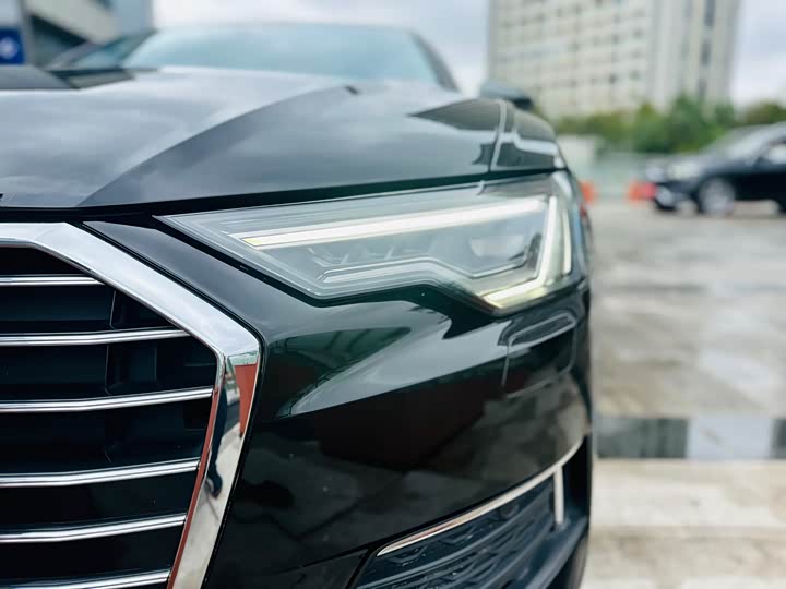 Фото 17 - Audi A6L