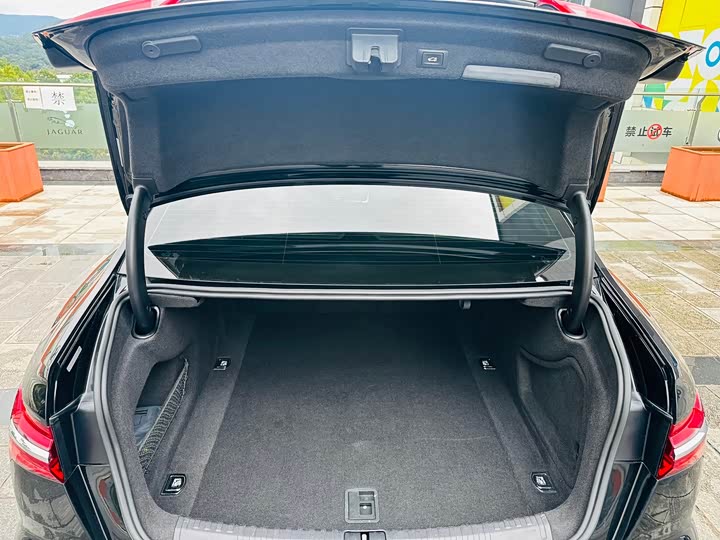 Фото 18 - Audi A6L