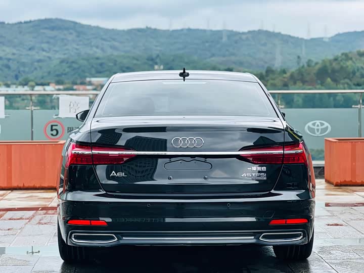 Фото 4 - Audi A6L