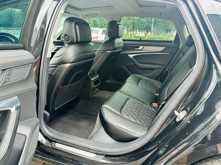 Фото 8 - Audi A6L