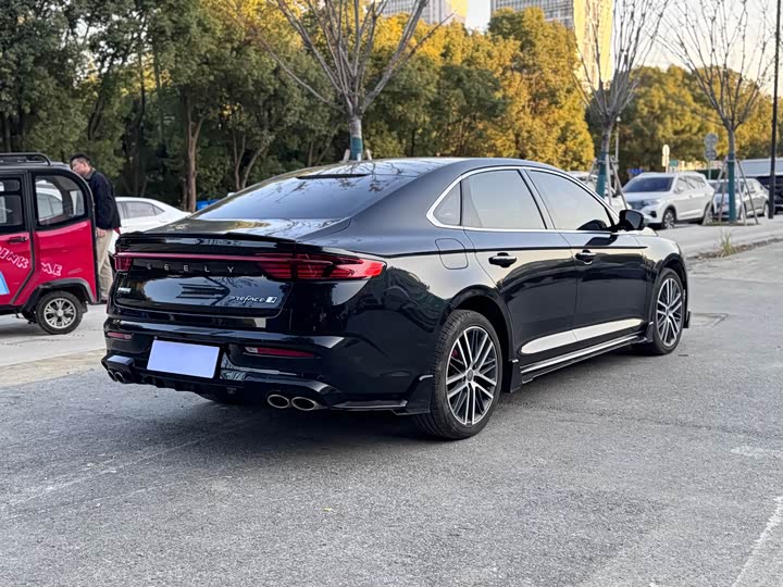 Фото 4 - Geely Preface