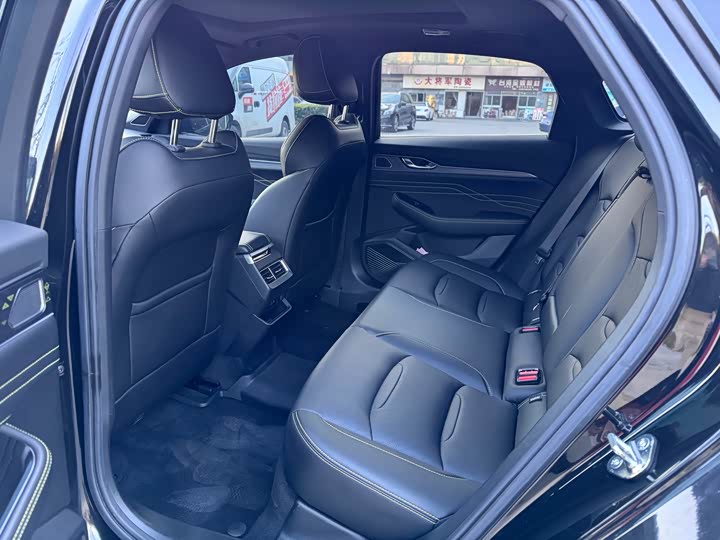 Фото 8 - Geely Preface