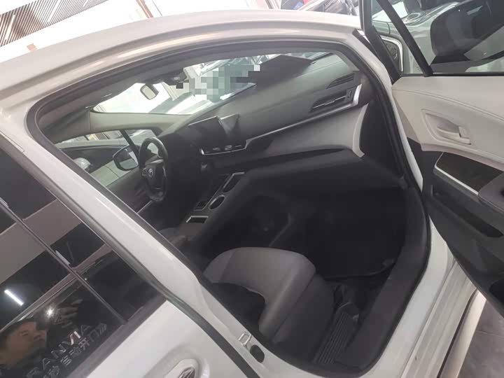 Фото 11 - Toyota Granvia