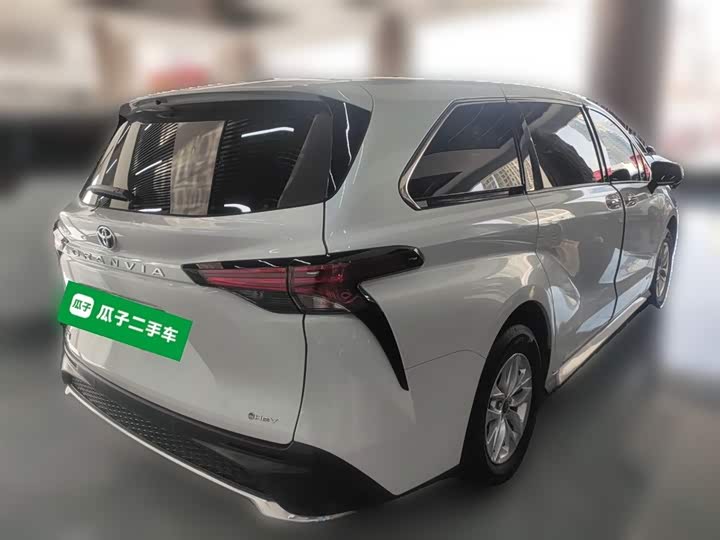 Фото 12 - Toyota Granvia