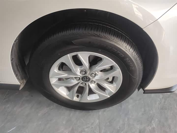 Фото 14 - Toyota Granvia