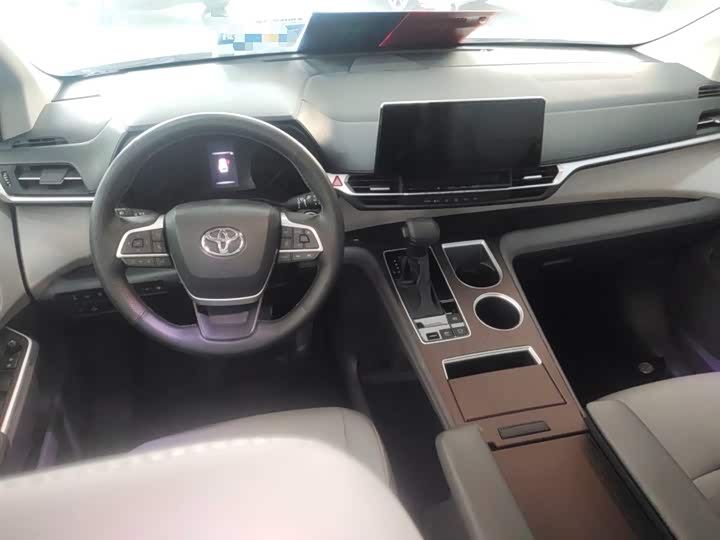 Фото 16 - Toyota Granvia