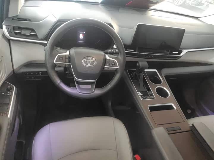 Фото 17 - Toyota Granvia