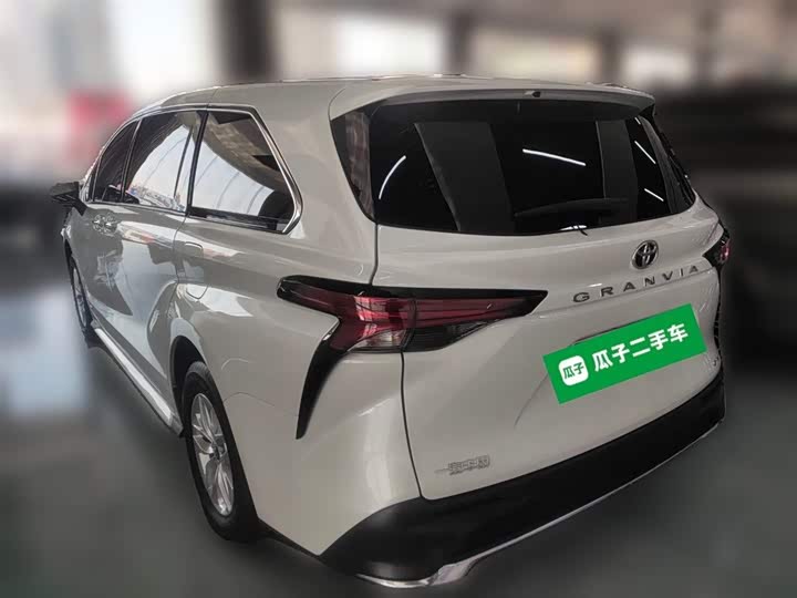 Фото 9 - Toyota Granvia