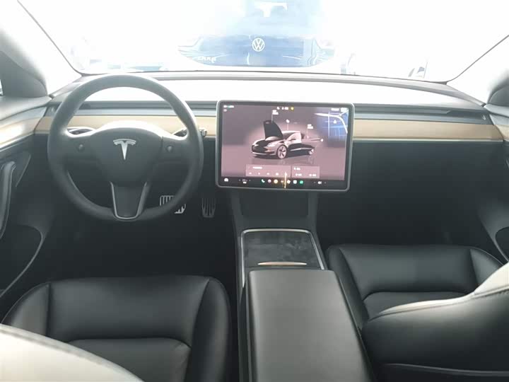 Фото 10 - Tesla Model 3