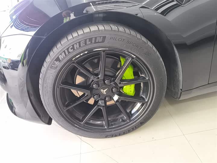 Фото 23 - Tesla Model 3